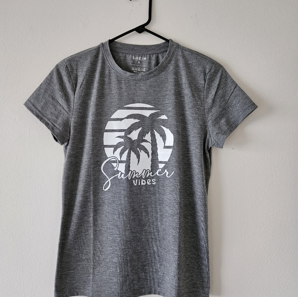 🏝summer tee bundle of 2 one gray one pink size small brand new! - Picture 3 of 7